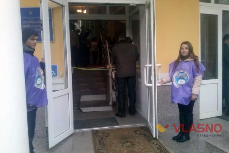 встановлення пандуса у педагогічного університеті фото