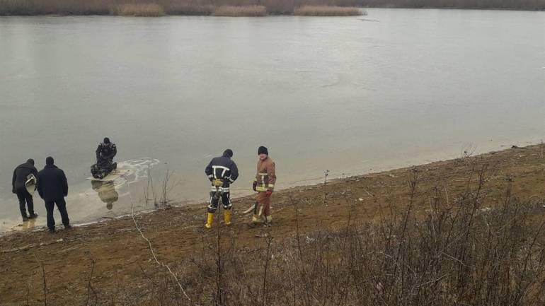 На Вінниччині рятувальники знайшли у річці двох мертвих рибалок