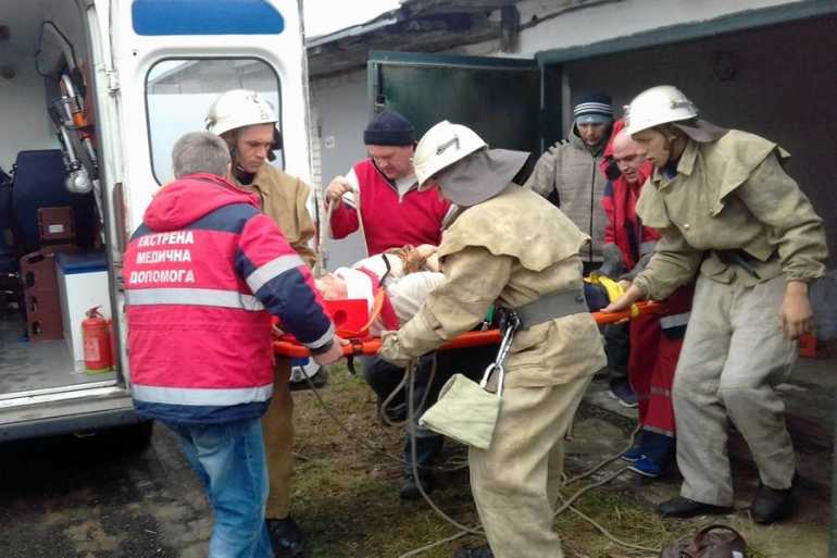 пенсіонерка впала у підвал у Ладижині фото