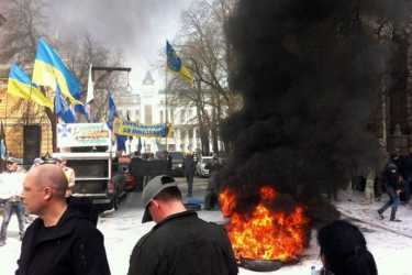 в Києві горять шини фото