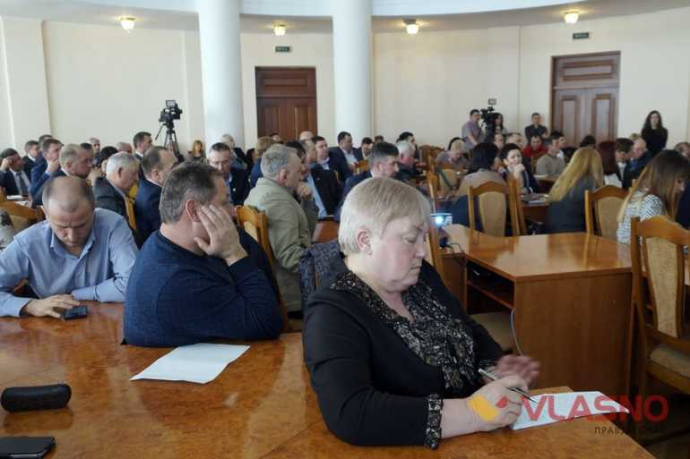 круглий-стіл-по-децентралізації-з-вінницькими-нардепами-фот
