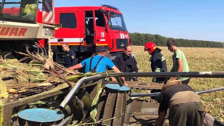 Жінка залишилась без ніг: на Вінниччині пенсіонерка потрапила під жатку комбайна