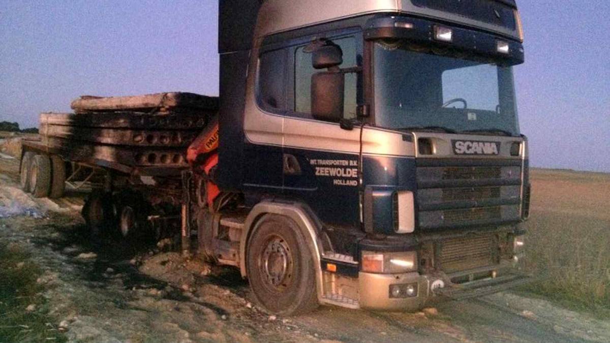 На Вінниччині посеред дороги загорівся причеп вантажівки