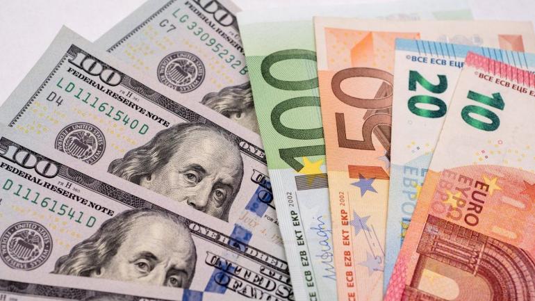 У травні українці продали більше валюти, ніж купили