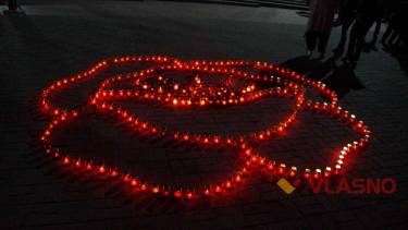 Маківку з лампадок викладали і старі, і малі: День пам&rsquo;яті та примирення у Вінниці