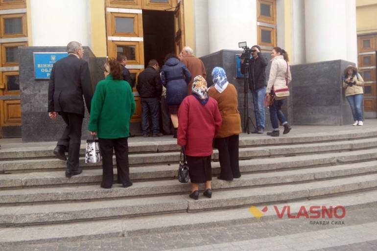 Активісти прийшли контролювати депутатів 