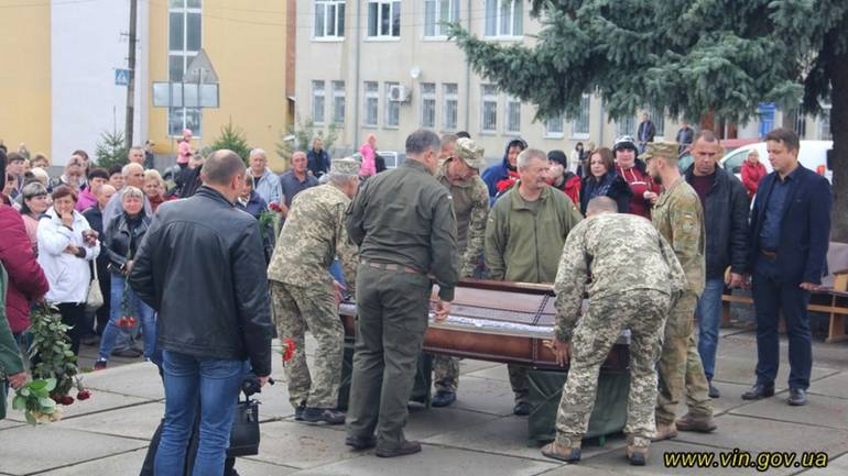 На Вінниччині попрощались із загиблим героєм-земляком