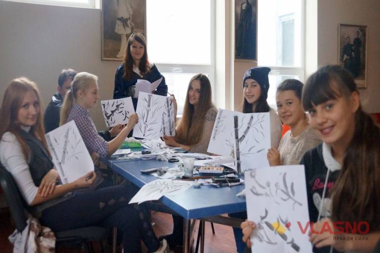 Вінничан навчали писати ієрогліфи та малювати &laquo;по-японськи&raquo;