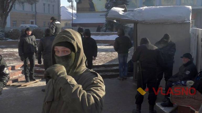 У Вінниці знесли погруддя Шевченка &ndash; онлайн-трансляція