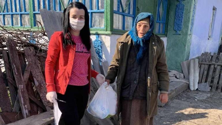 Малозабезпечені мешканці Жмеринки отримали до Великодня продуктові набори з пасками