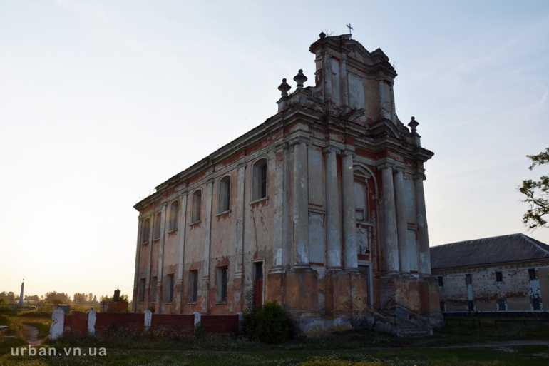 костел в Іванові фото