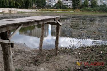 Вінничани задихаються від смороду &ldquo;померлого&rdquo; озера