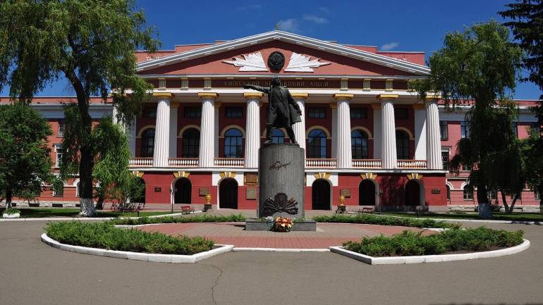 У Києві через пам&rsquo;ятник Суворову звільнили директора інституту