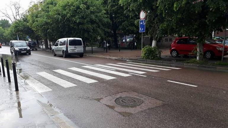 &laquo;Зніми навушники&raquo; та &laquo;сховай телефон&raquo;: у Вінниці пішоходам нагадуватимуть про безпеку