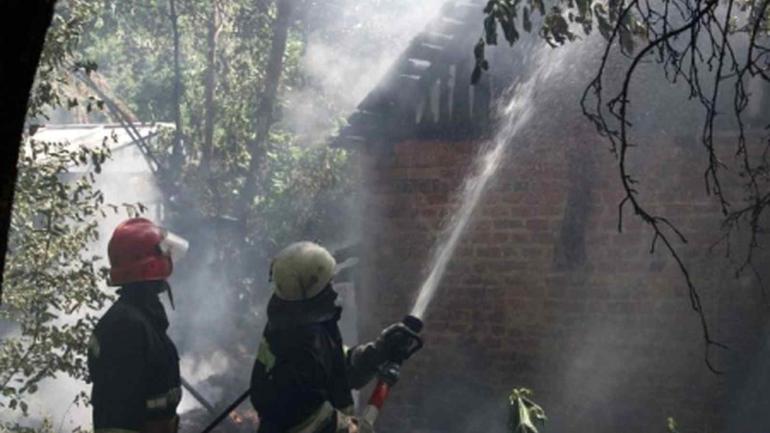 За добу на Вінниччині згоріли три сараї