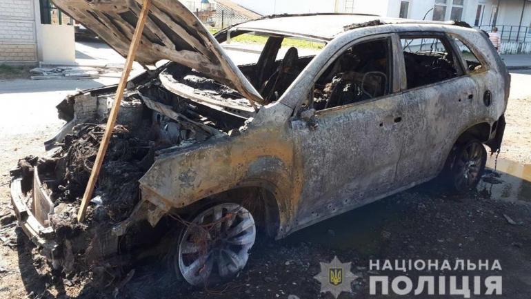 Вінничанину вночі підпалили автомобіль, який був припаркований у дворі