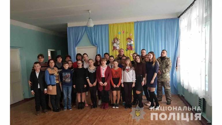Вінницькі правоохоронці провели заняття з патріотичного виховання на Донеччині