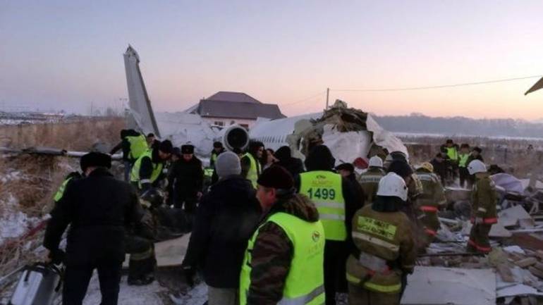 У Казахстані розбився літак: 15 загиблих, 66 госпіталізованих