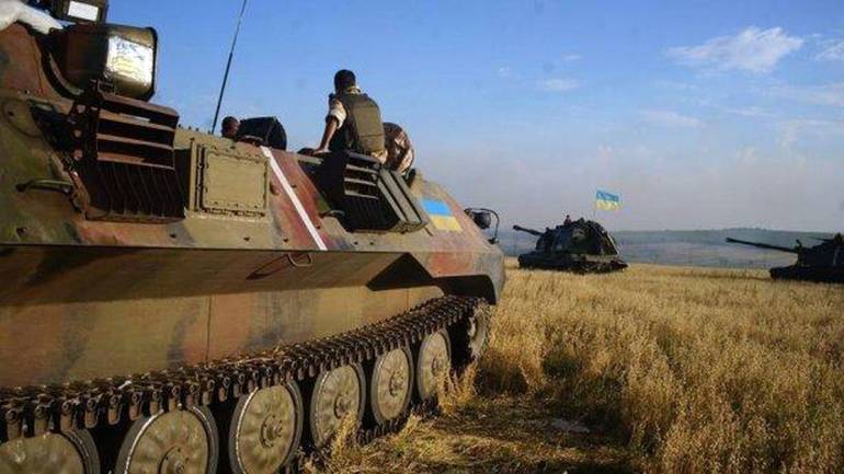 Внаслідок бойових дій на Сході загиблі є з обох сторін