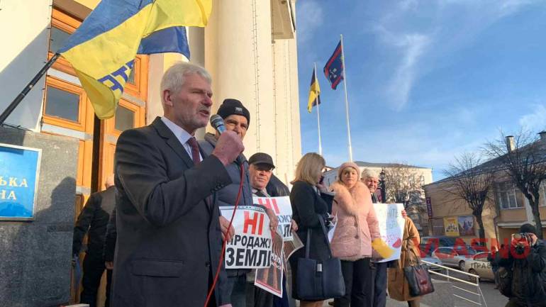 &laquo;Закон про ринок землі повинен відповідати національним інтересам&raquo;: під Вінницькою ОДА протестують фермери (ФОТО, ВІДЕО)