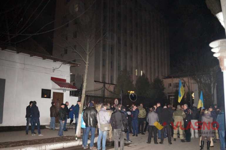 Посеред ночі вінницькі активісти стукали в двері СБУ 