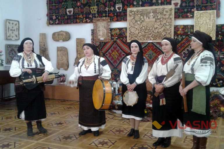 виставка народної творчостіі у Вінниці фото