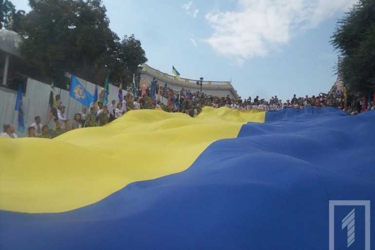Вінничани в Одесі пронесли український прапор Потьомкінськими сходами
