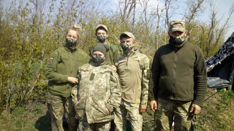 У Вінниці переселенки-волонтерки шиють захисні маски для військових на Сході (ФОТО)