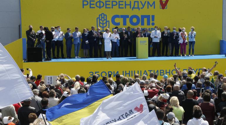 &laquo;Земельний&raquo; референдум Тимошенко, який підтримує 77% українців, стане тестом для Зеленського, &ndash; експерт