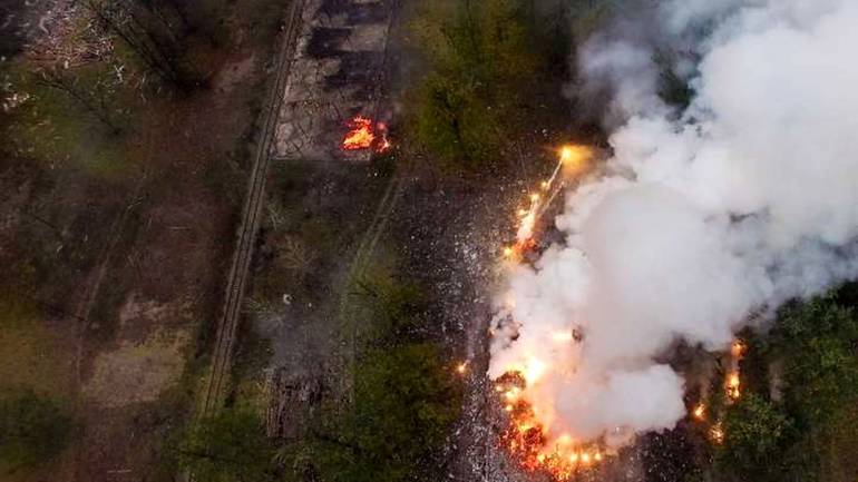 Боєприпаси на арсеналі в Ічні припинили детонувати &ndash; ДСНС