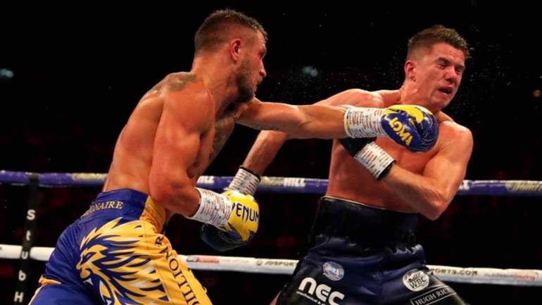 Український боксер переміг британця і став чемпіоном за трьома версіями