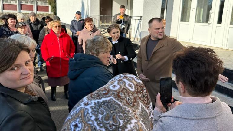 Переселенці та лікарні на Вінниччині отримали допомогу від Юлії Тимошенко та Олега Мейдича