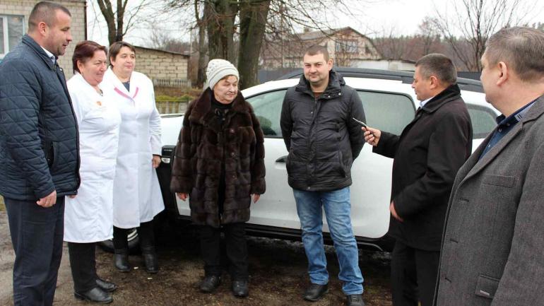 Три амбулаторії на Вінниччині отримали нові автівки