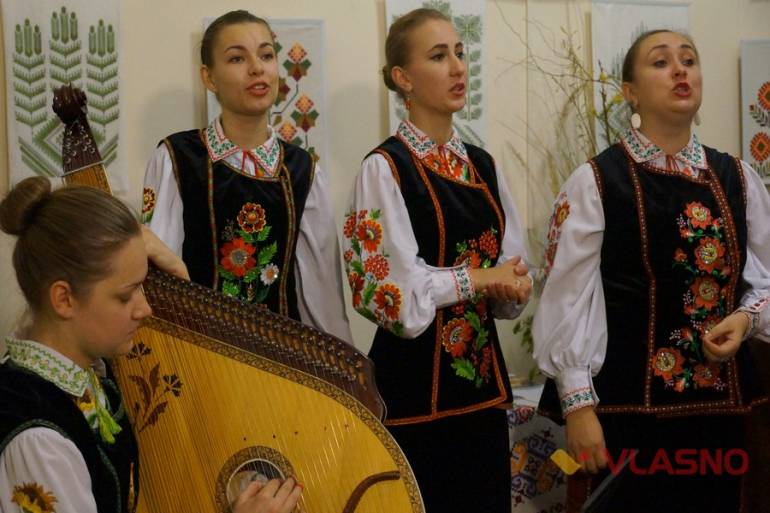 презентація збірки Іменем Майдану у Вінниці фото