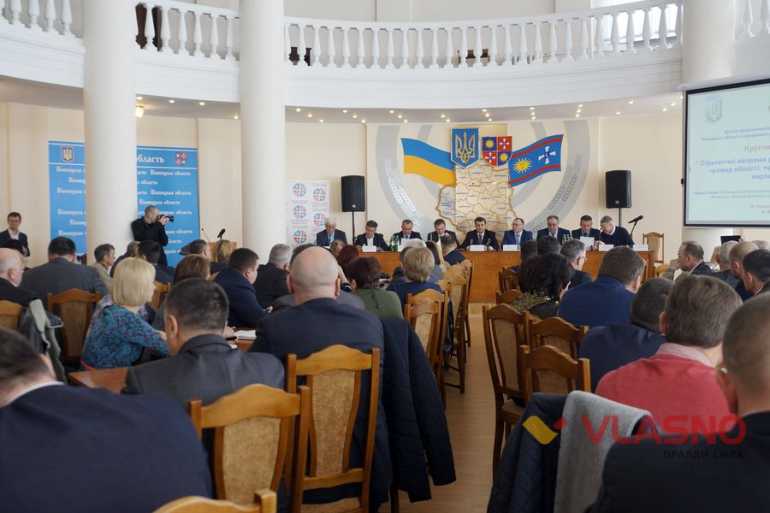 круглий стіл щодо децентралізації на Вінниччині фото