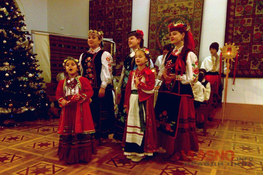 Проректор Донецького університету подарував 100 гривень дітям за різдвяну вечерю