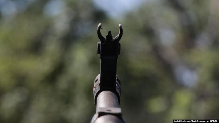 Бойовики 10 разів за добу порушували тишу, поранено українського військового