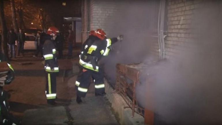 Безхатько у підвалі вінницької багатоповерхівки влаштував пожежу