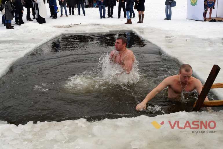 купання на Водохреща у Вінниці фото
