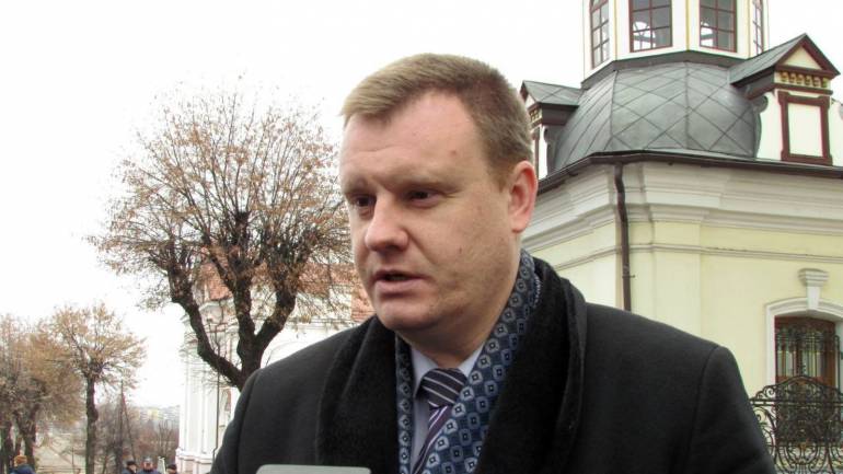 Кілька бабусь та помічник депутата вимагали каяття від митрополита Симеона у Вінниці (ВІДЕО)