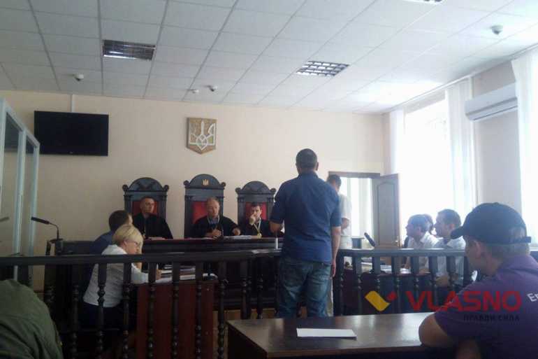 суд у справі метанівських "рейдерів" фото