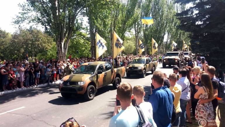 До дня визволення Маріуполя пройшов парад військової техніки (ФОТО, ВІДЕО)