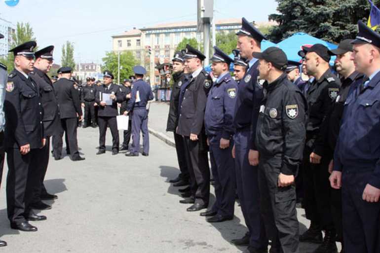 Дві сотні поліцейських вийшли на вінницькі вулиці &mdash; за кілька годин відкривається фонтан 