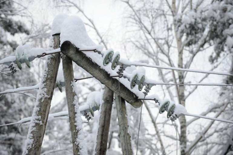 Негода в Україні: знеструмлено понад півтисячі населених пунктів