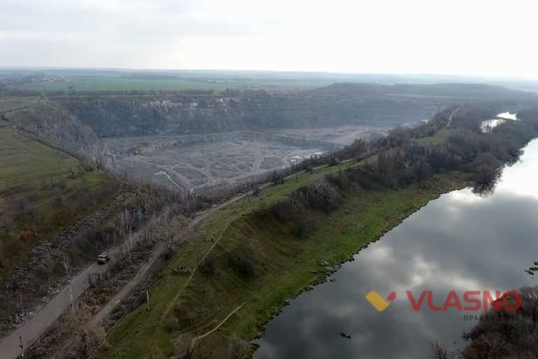 Самовільне водокористування, злив шкідливих речовин та нехтування утилізацією відходів &mdash; так працює ВАТ &ldquo;Гніванський кар'єр&rdquo;