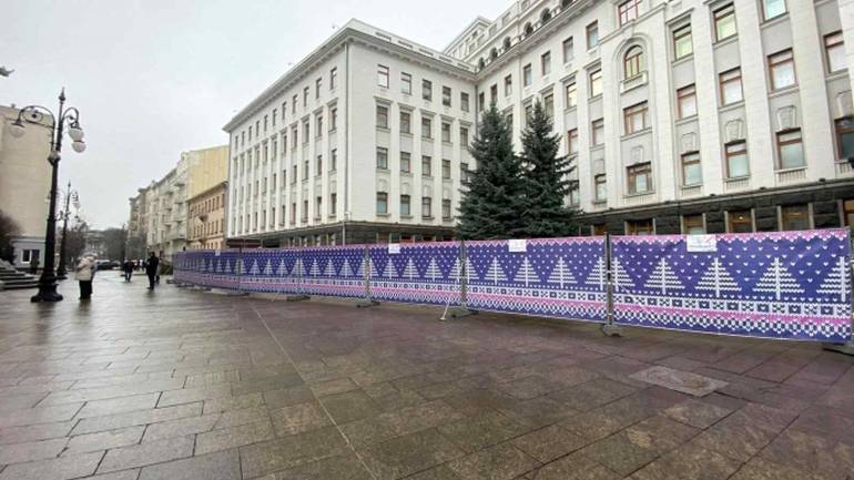 Під Офісом президента з'явиться ковзанка