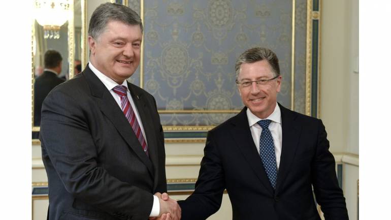 Порошенко і Волкер відзначили важливість введення миротворців ООН на Донбас