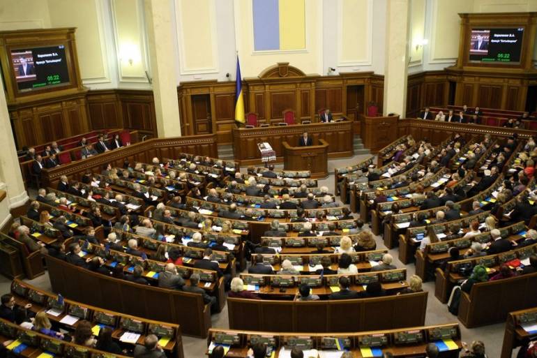 Нардепам майже втричі підвищили зарплату