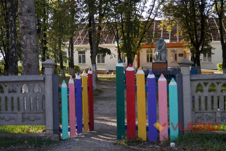 школа у Медведівці фото