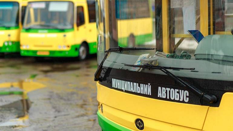 У неділю до вінницького кладовища курсуватимуть безкоштовні автобуси